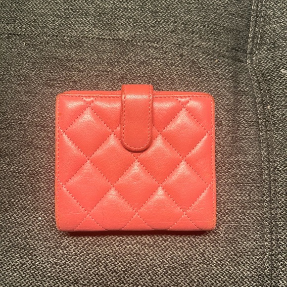 Gorgeous Pink Chanel Lambskin Wallet - Picture 2 of 9